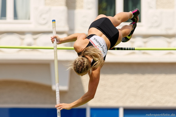 Nikola Pöschlova 7254