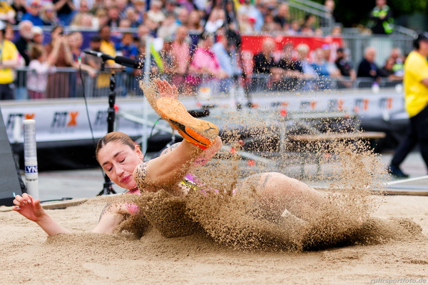 Tugba Danizmas 4220k