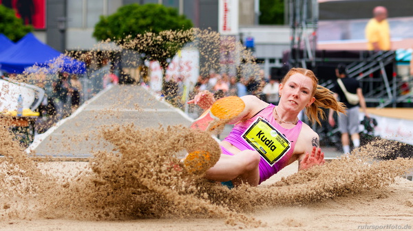 Sarah-Michelle Kudla 5189k