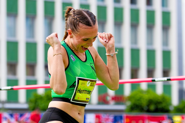 Joana Herrmann 7660k